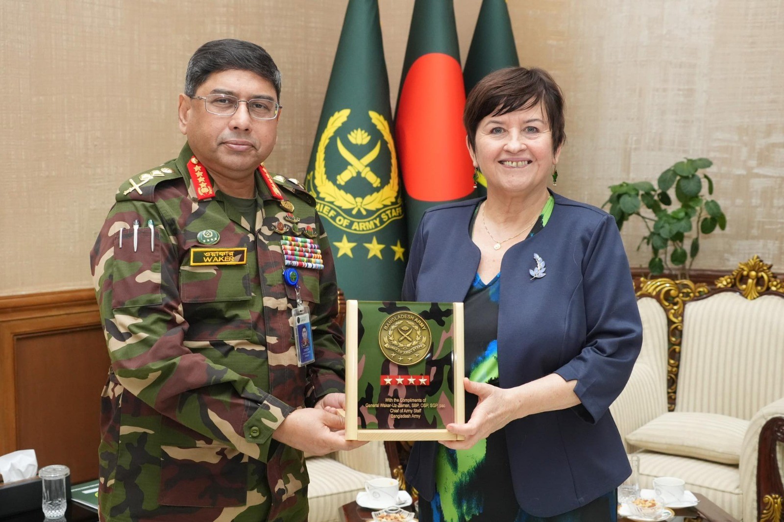 সেনাপ্রধানের সাথে চেক প্রজাতন্ত্রের মান্যবর রাষ্ট্রদূতের সৌজন্য সাক্ষাৎ